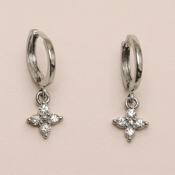 ⚜️ Chic Silver Earrings with Zirconia - Picture 1 of 8